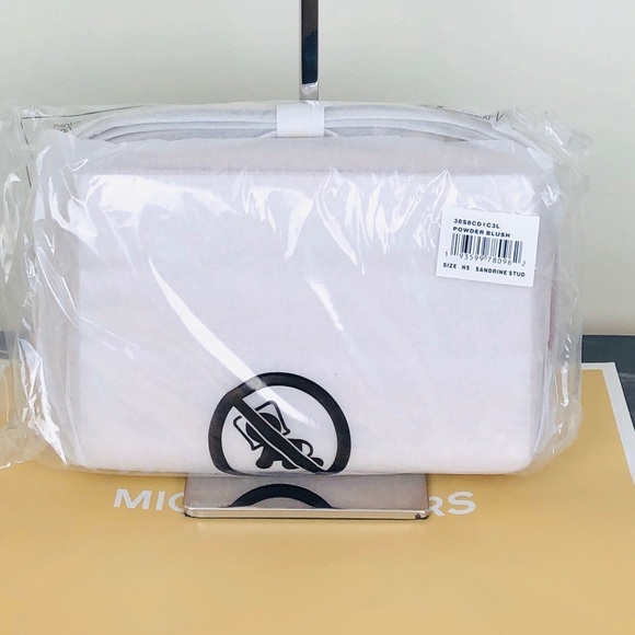 ❤️Michael Kors Sandrine Studded crossbody❤️ - Picture 5 of 11